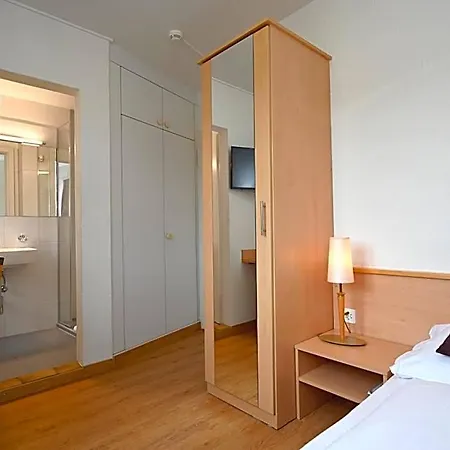 Olympia Hotel 3*