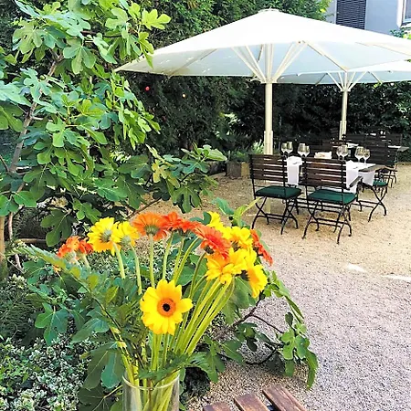 Neufeld Hotel