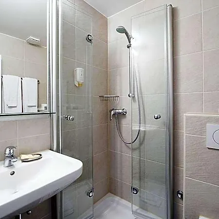 Neufeld Hotel 3*
