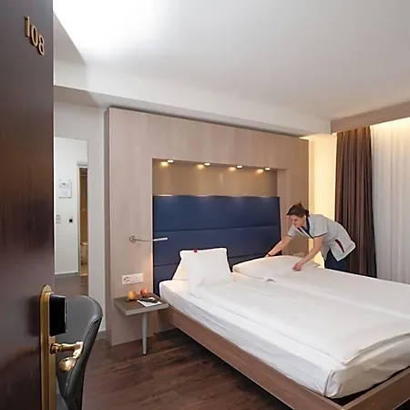 Alexander Old Town Hotel