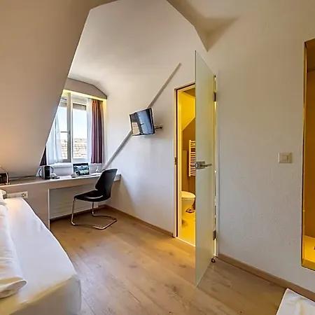 Hotel Alexander Old Town 3*