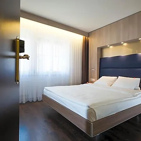 Alexander Old Town Hotel 3*