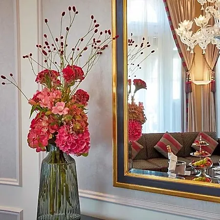 Schweizerhof Hotel 5*