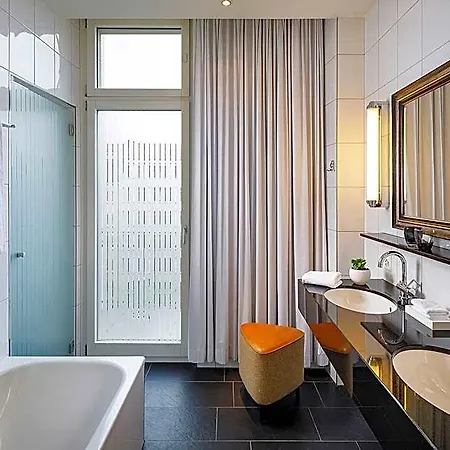 Opera Hotel 4*