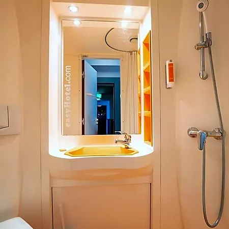 Easyhotel Centre Hotel 2*