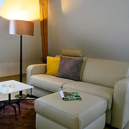 Apartment Furnished Homes *