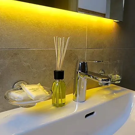 Apartment Furnished Homes *