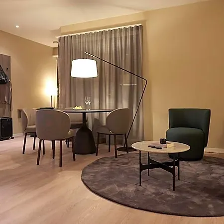 - Franklinstrasse Aparthotel 4*