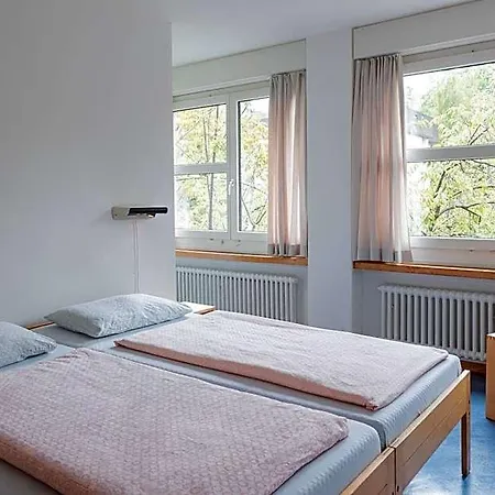 Youth Hostel *