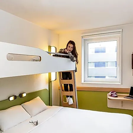 Hotel Ibis Budget West *