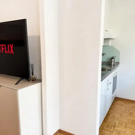 Bright And Practical - Art 16 Apartment