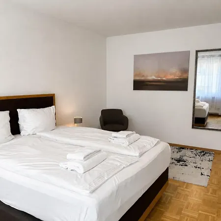 Bright And Practical - Art 16 Apartment *