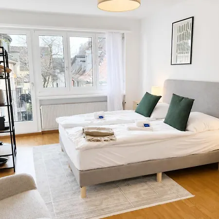 Lovely In The Center - Crown 44 Apartment