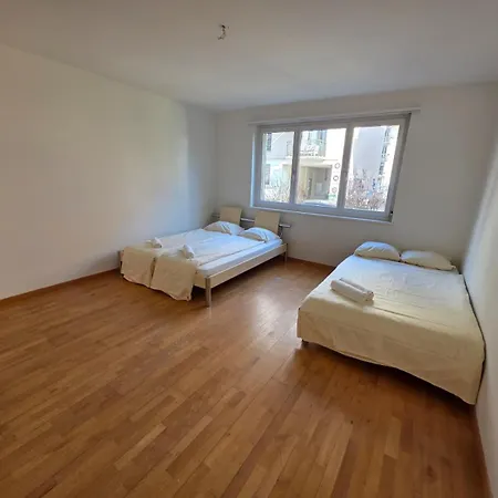 Large Flats, Center - Schd Apartment