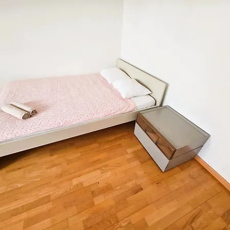Large Flats, Center - Schd Apartment *