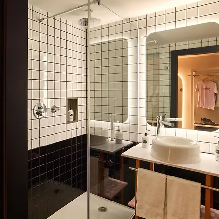 Hotel Mama Shelter 4*