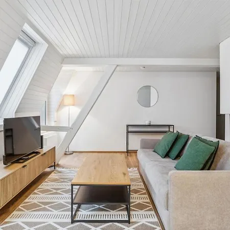 Cozy 1br In Center - Color 31 Zurich