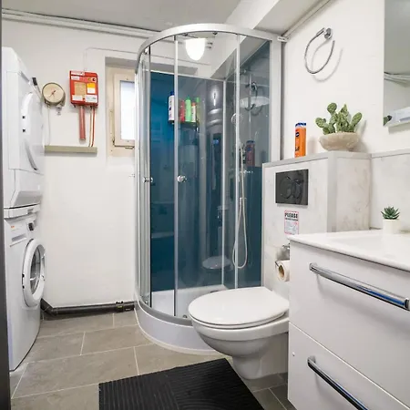 Holiday home Compact With Easy Access And Near Center