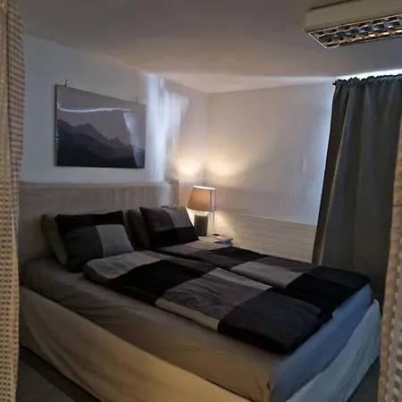 Apartment Romantic With Free Parking In *