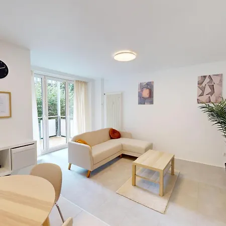 2br District 6 - Near Centre