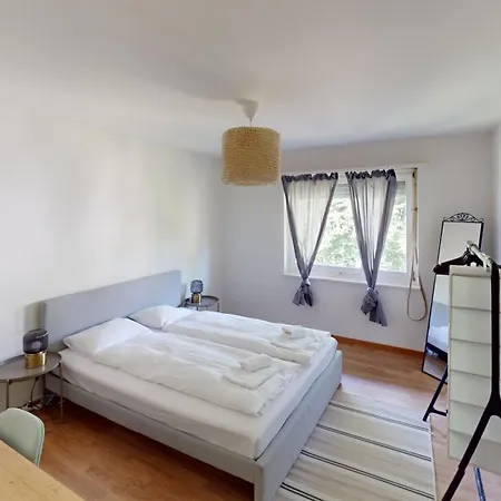 Charming 3 Bedroom Retreat Apartment *