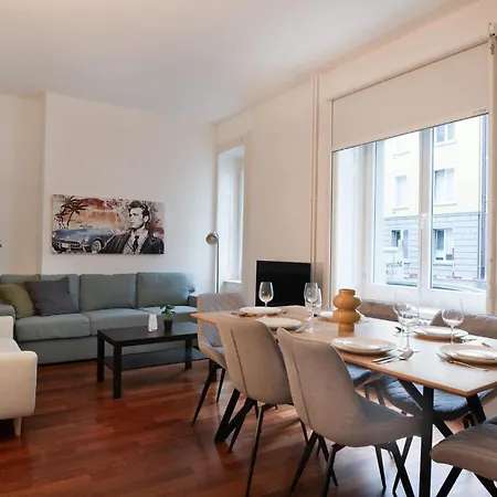 With Free Parking & Ac Tram To Center Apartment *
