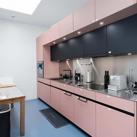 Modern With Balcony View & Workspace * Zurich