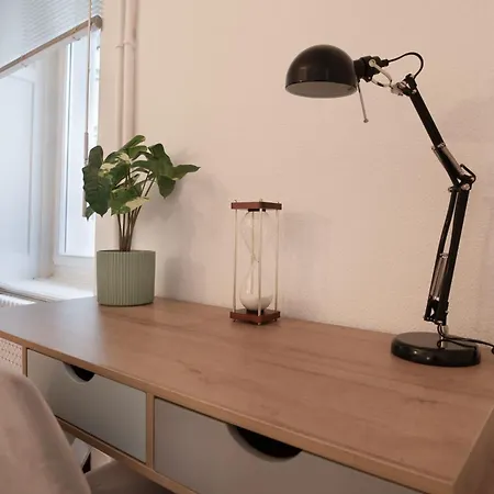 With Free Parking & Ac Tram To Center Apartment *