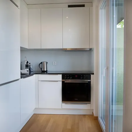 Apartment Modern Centre Flat With Balcony *