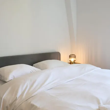 Simple & Comfy In Apartment Zurich