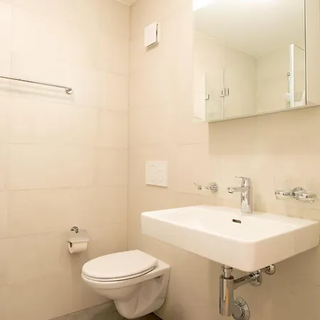 Apartment Modern Centre Flat With Balcony *