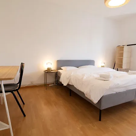 Simple & Comfy In Apartment Zurich