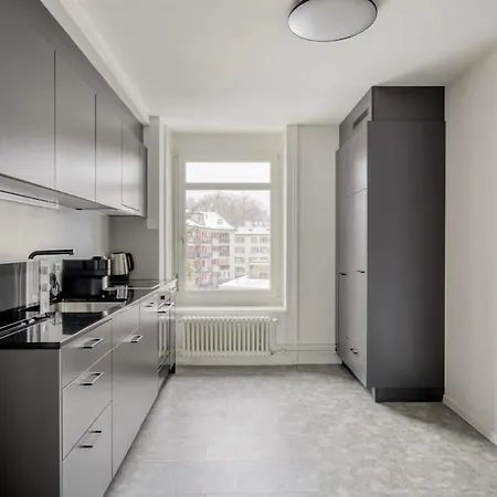 Emerald Apartment *