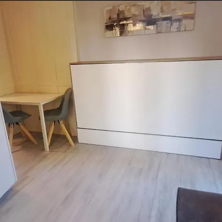 Apartment Trendig Moeblierte Wohnung, Mit Eigener Terrasse! Lage! *