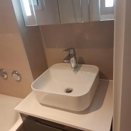 Trendig Moeblierte Wohnung, Mit Eigener Terrasse! Lage! Apartment Zurich