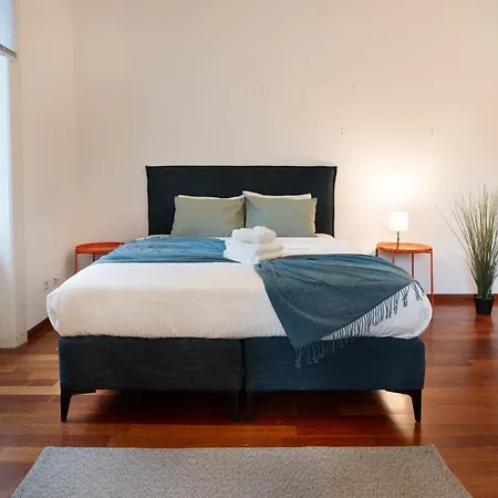 With Free Parking & Ac Tram To Center Apartment