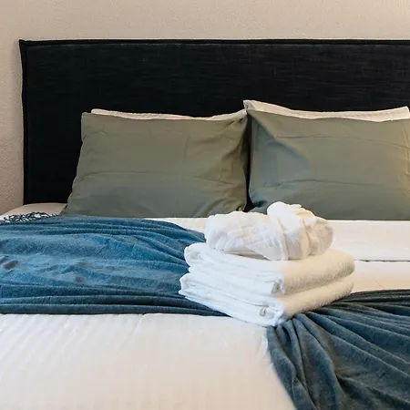 With Free Parking & Ac Tram To Center Apartment *