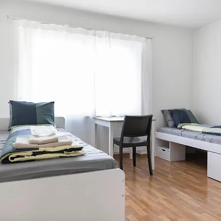 Family - 3 Bedrooms Sleeps 7 Apartment