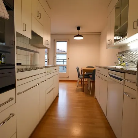 Bright & Practical 2br Near Center Zurich