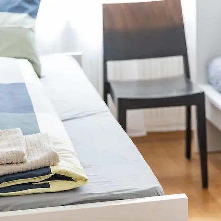 Apartment Family - 3 Bedrooms Sleeps 7 *