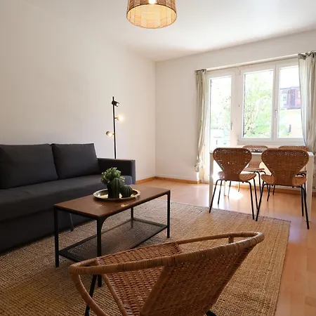 Simple & Comfy In Apartment *