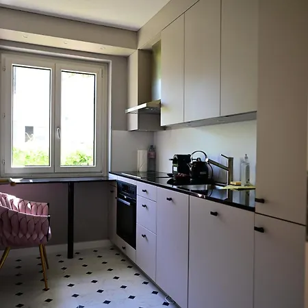 2-room In Apartment *