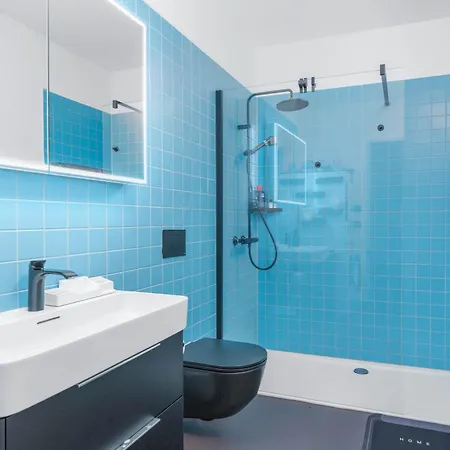 Modern With Balcony View & Workspace Zurich