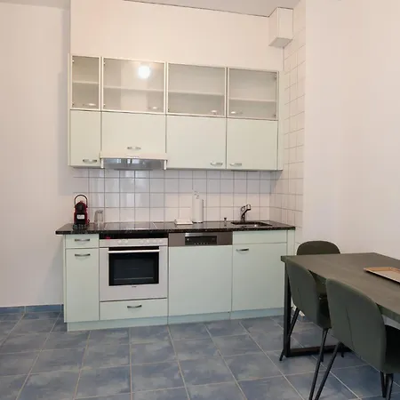 With Free Parking & Ac Tram To Center Apartment *