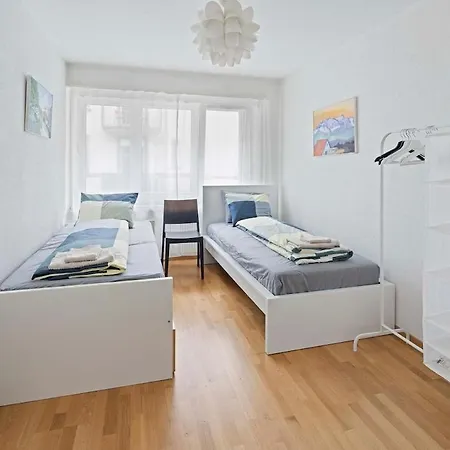 Family - 3 Bedrooms Sleeps 7 Apartment Zurich