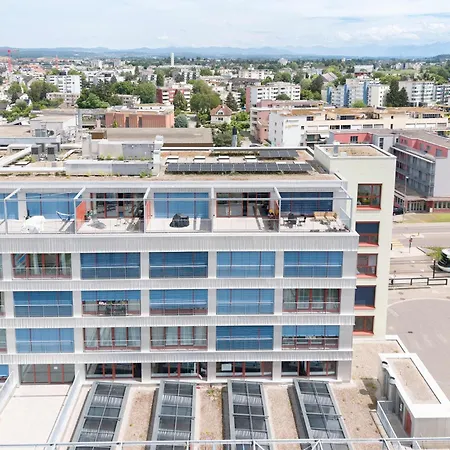 Apartment Modern With Balcony View & Workspace *
