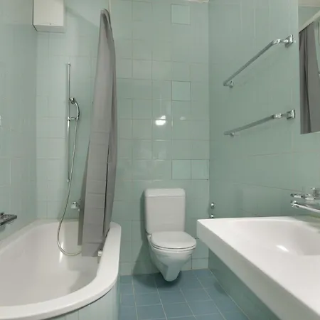 With Free Parking & Ac Tram To Center Apartment *
