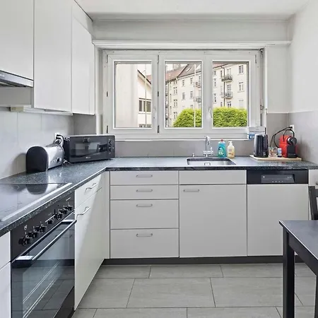 Family - 3 Bedrooms Sleeps 7 * Zurich