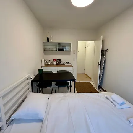 Basic In Witikon District Apartment *