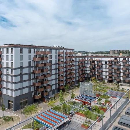 Apartment Modern With Balcony View & Workspace *